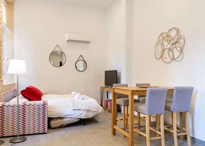 Nine O Clock San Agustin Suites